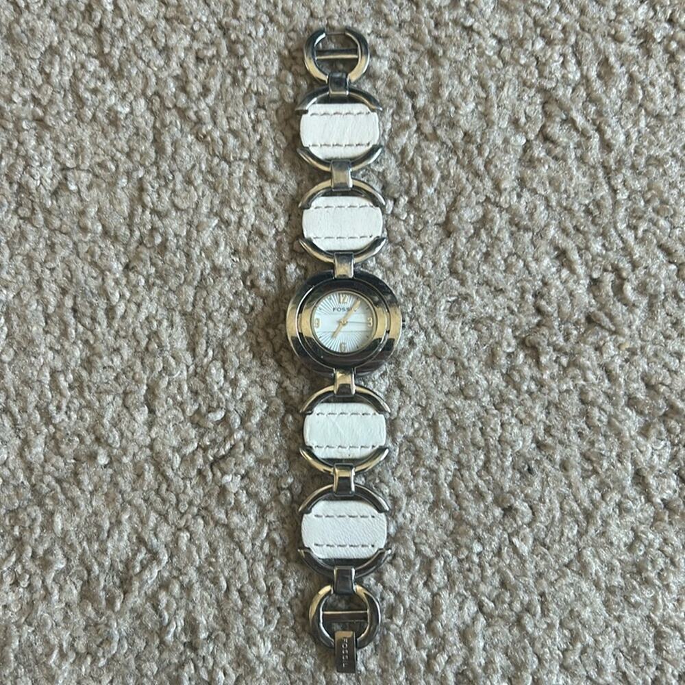 Fossil women’s‎  vintage silver/white leather retro bracelet watch one size